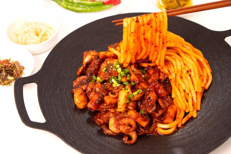 강원더몰,라이브특가 [강릉댁 봉봉쭈꾸미 600g] 매콤 탱글 양념 쭈꾸미 볶음 밀키트